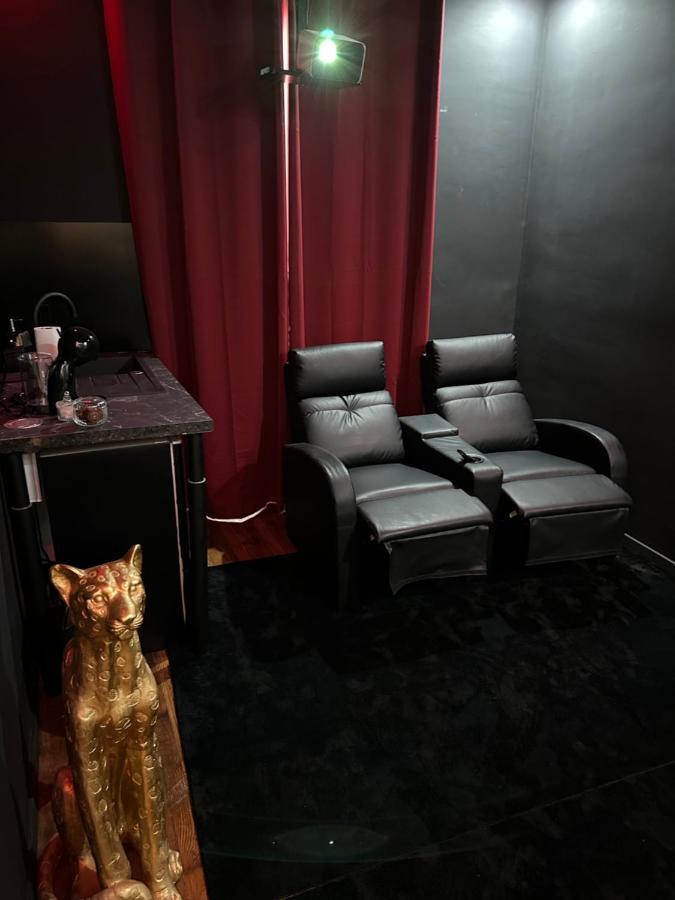 Suite De Prestige Avec Spa & Cinema 塞纳河畔伊夫里 外观 照片
